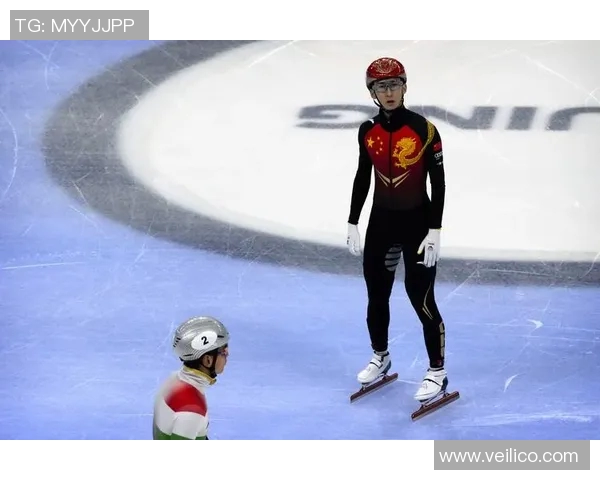 武大靖短道速滑训练中的毅力与技术交锋展现运动员的拼搏精神与专业素养