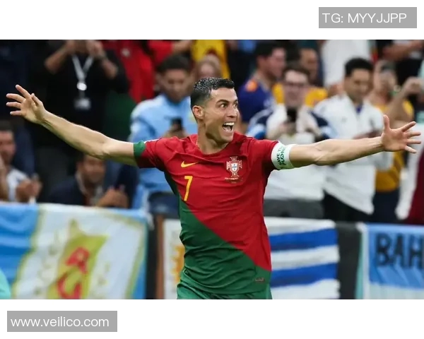 足球明星与儿子亲密无间的温馨时刻展现父爱的无限魅力与乐趣