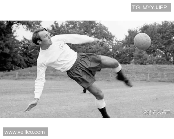 踢前锋的足球明星们如何在赛场上创造辉煌与传奇的故事